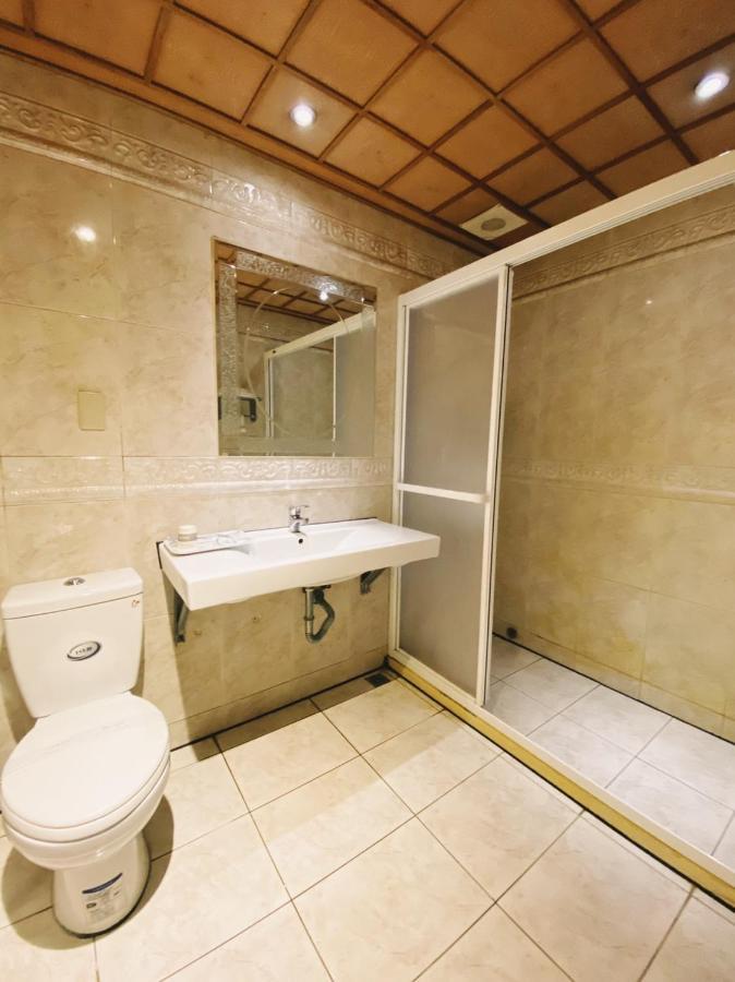 I Live Motel Kaohsiung Extérieur photo