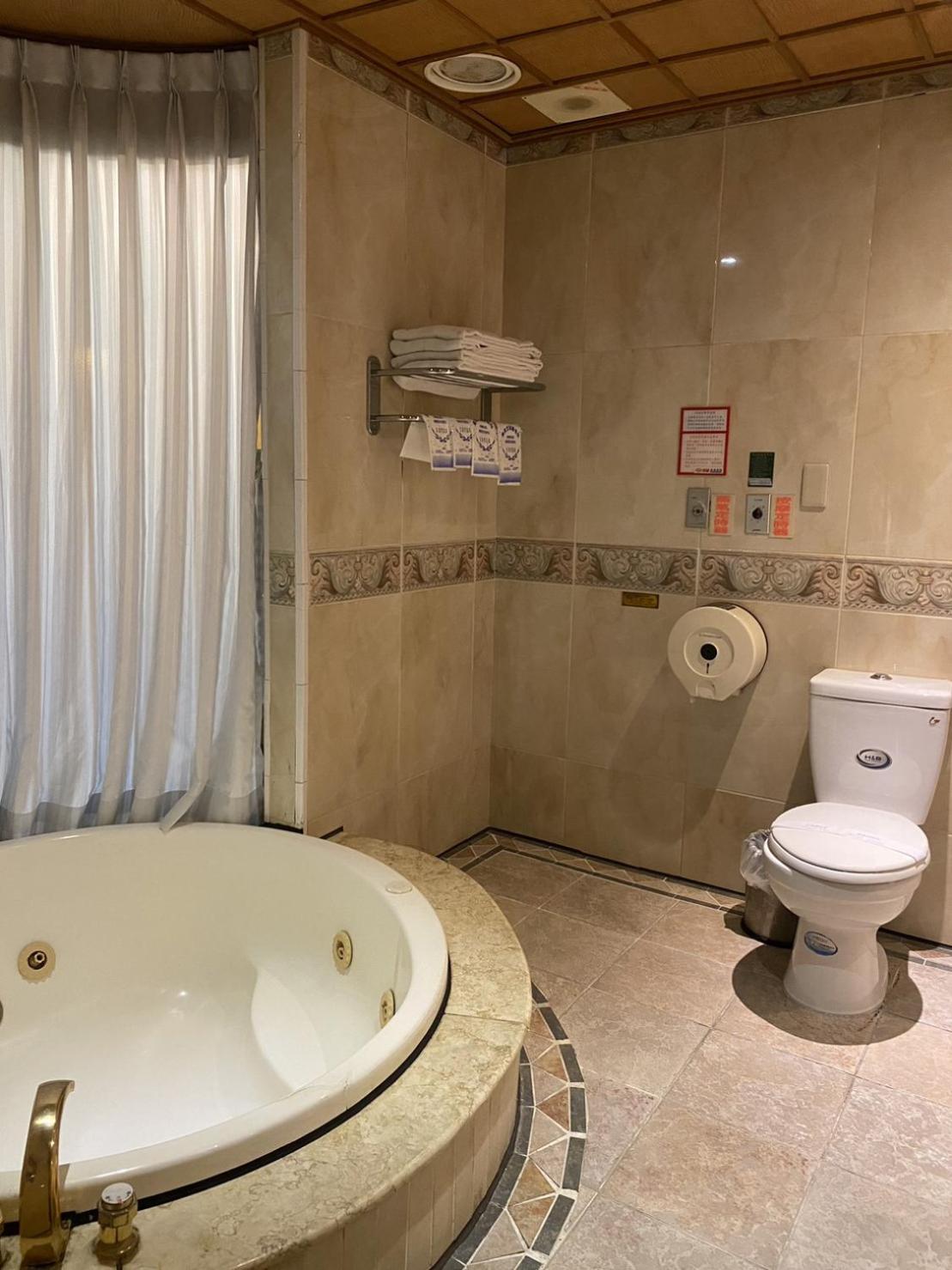 I Live Motel Kaohsiung Extérieur photo